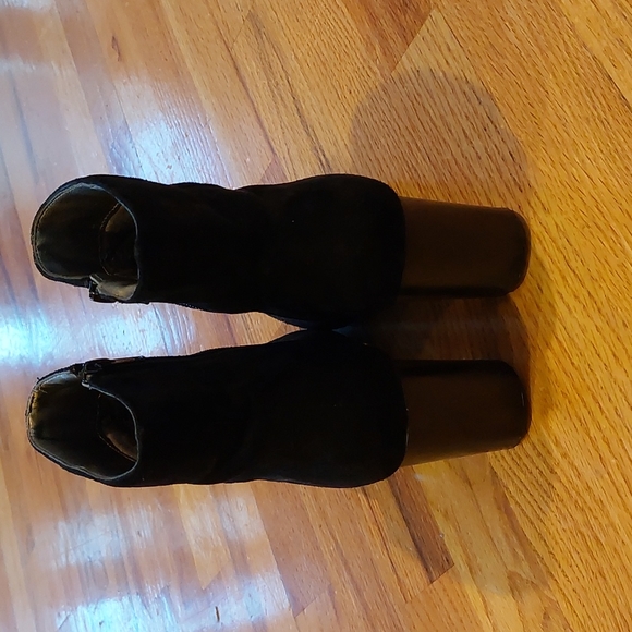 Andrew Geller black ankle suade boots - Picture 10 of 13